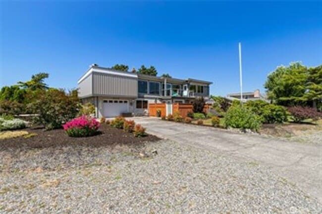 Building Photo - Gorgeous 5 Bedroom Home with Bayview - Bir...
