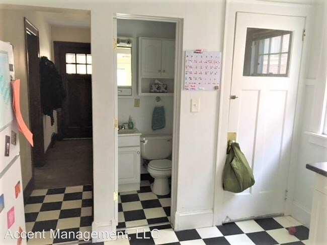 Building Photo - 2021 University Ave