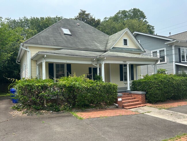 Primary Photo - Spacious 4 Bedroom Trinity Park Home - Near Duke and Downtown Durham