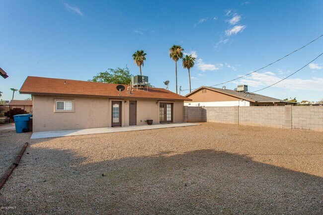 Building Photo - 3228 W Lisbon Ln