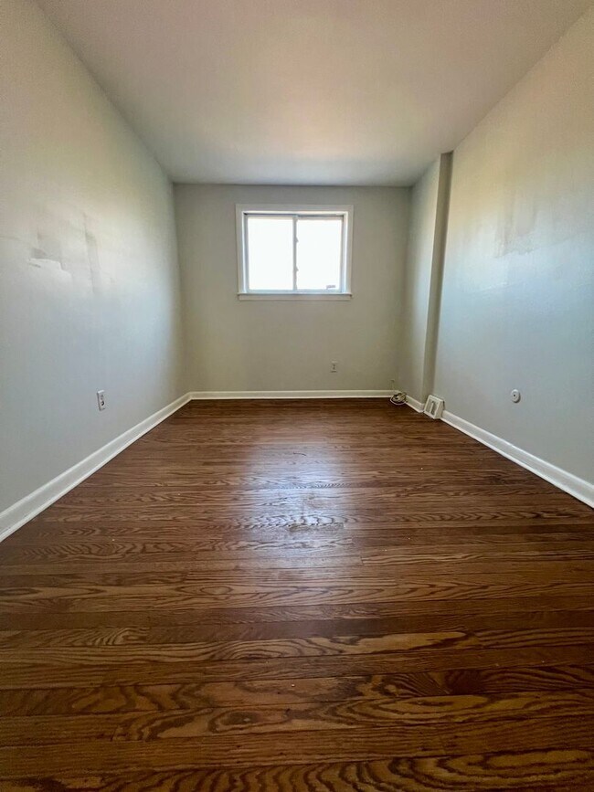 Building Photo - 7201 Devon St