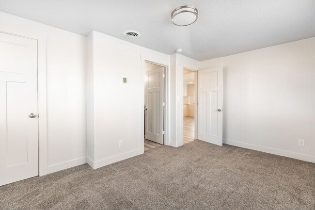 Building Photo - 846 W 100 S