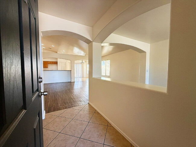 Building Photo - Freshly Painted 1-Story Home with Spacious...