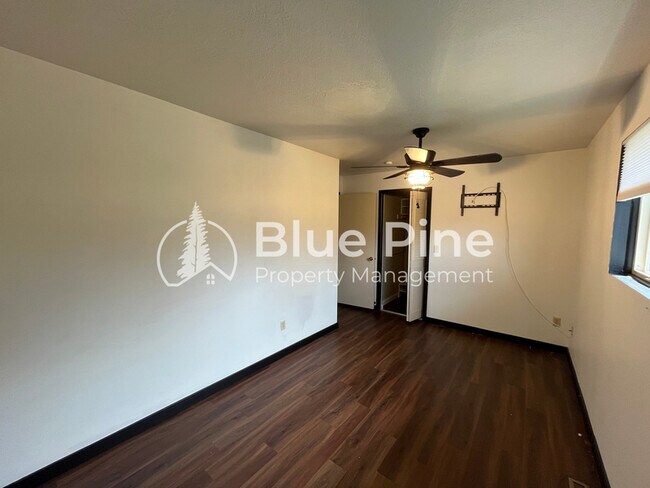 Building Photo - 1656 S Fairway Dr