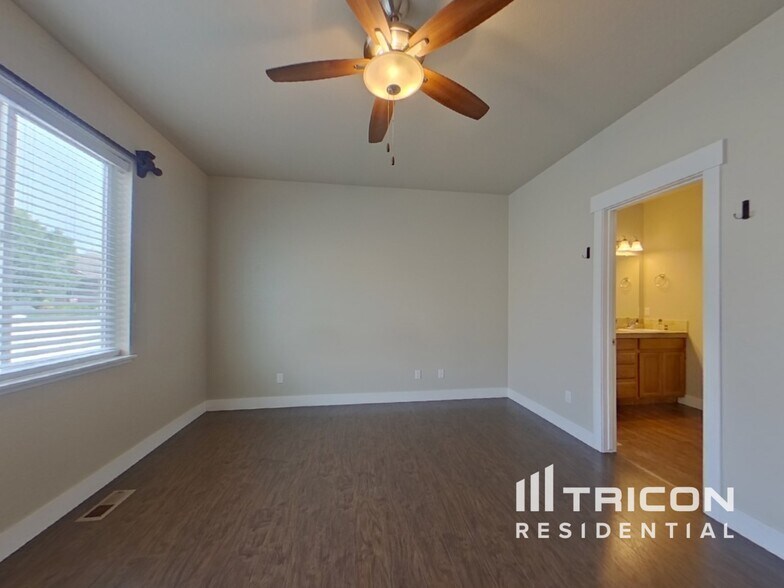 Building Photo - 3301 Merlot St