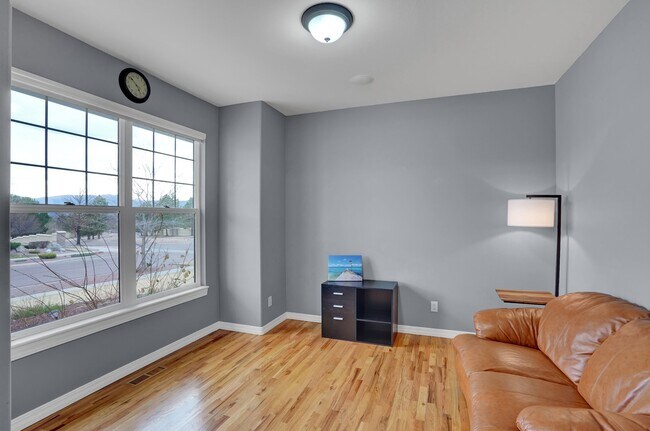 Building Photo - 10071 Clovercrest Dr