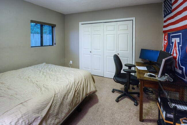 Building Photo - PRE-LEASE AUGUST 2026 - Beautiful Modern Living near Campus