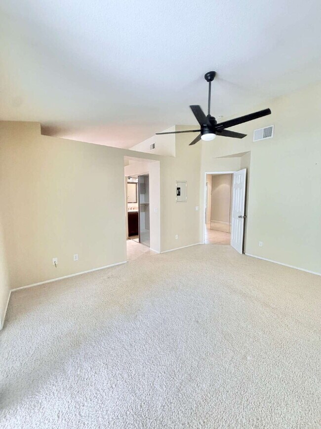 Building Photo - 3-Bedroom Home, Large backyard $500 Discount to move-in costs by Sep 15th!
