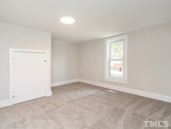 Building Photo - 234 Hatch St