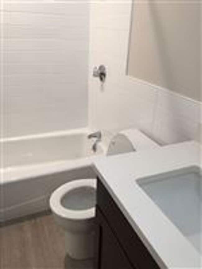 Building Photo - Garden Level Unit. No Brokers Fee, No Security Deposit, Heat and Hot Water Included, Elevator, La...