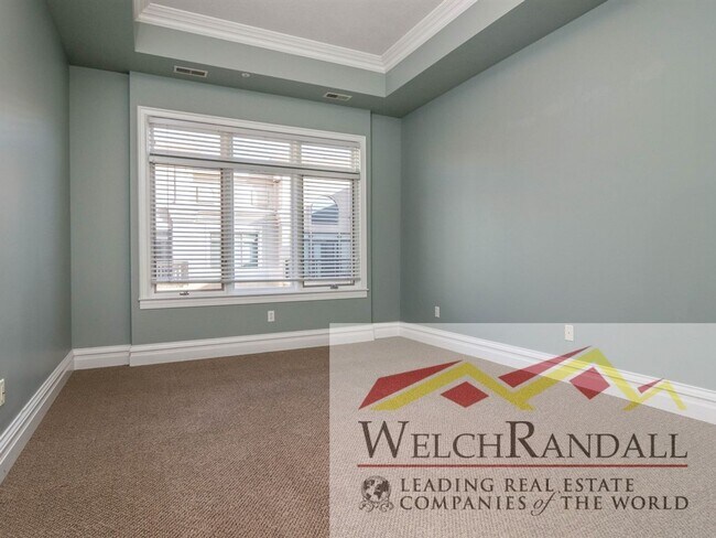 Building Photo - Spacious 2-Bedroom Condo in Prime Downtown Location!