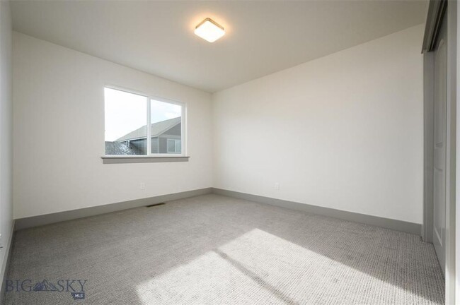 Building Photo - Gorgeous Townhouse - 3 Bedrooms and 2 1/2 ...