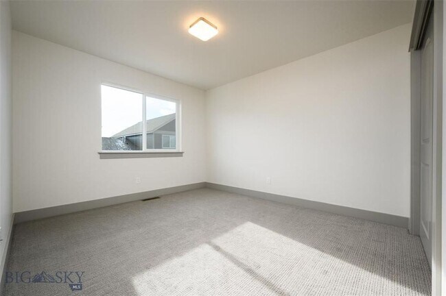 Building Photo - Gorgeous Townhouse - 3 Bedrooms and 2 1/2 Bathrooms