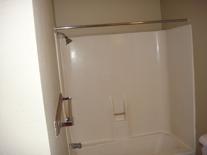 Bathroom - 206 Broadway St