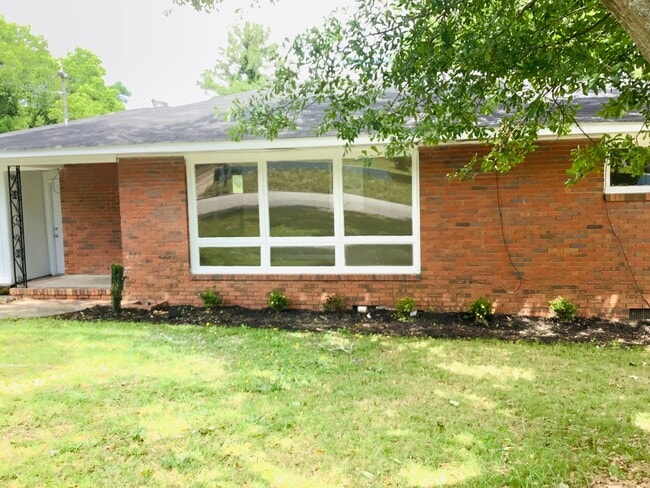 Building Photo - Coming Soon! Spacious 5 Bedroom 3 Bath Home
