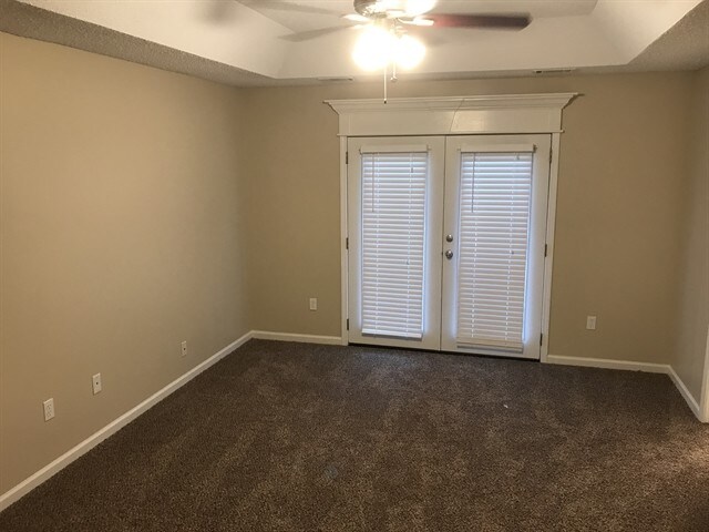 Building Photo - 434 Roberts Way