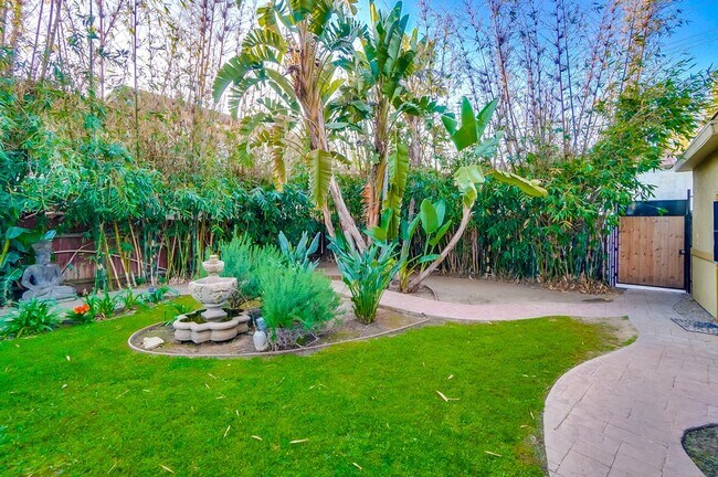 Building Photo - 3131 E Corto Pl