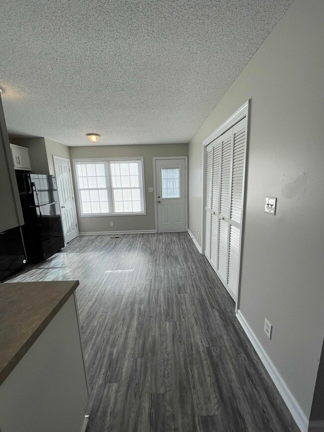 Building Photo - 320 Donna Dr