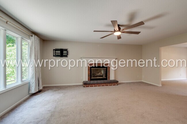 Building Photo - 4 Bed 3 Bath Home in Lambertville