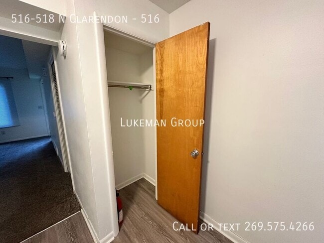 Building Photo - 516-518 N Clarendon-516