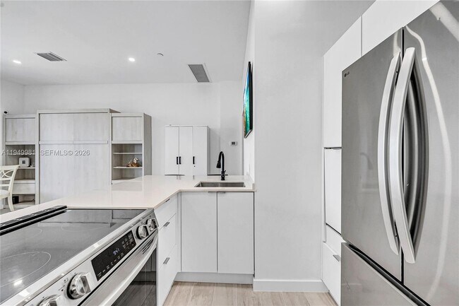 Building Photo - 1500 Bay Rd