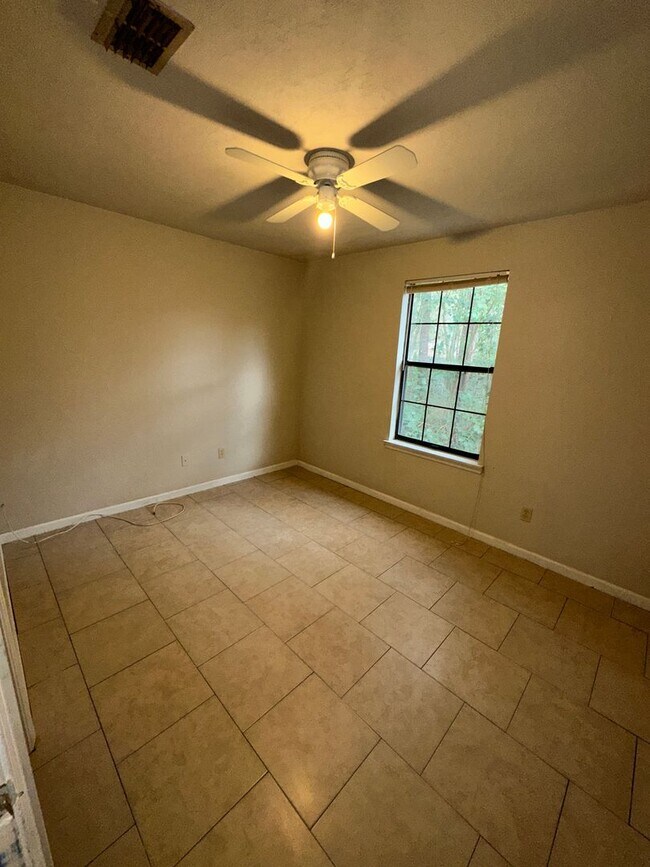 Building Photo - 3 bed 3 bath townhomes available Mid-July