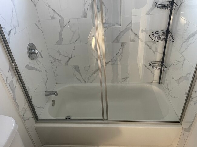 Building Photo - 265 E 69th Way