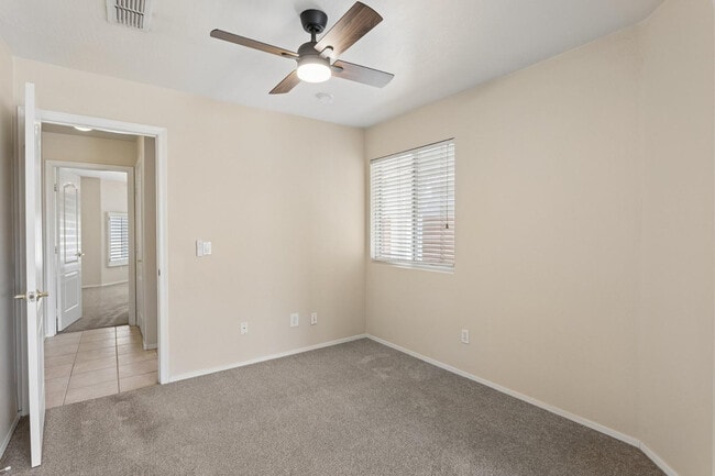 Building Photo - 921 E Montoya Ln