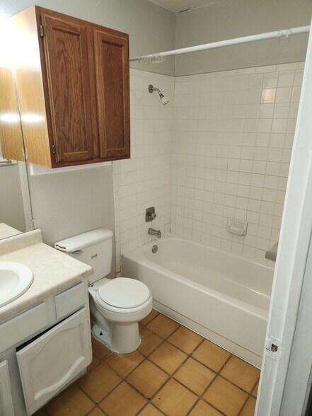Bathroom 2 - 6824 Oldham