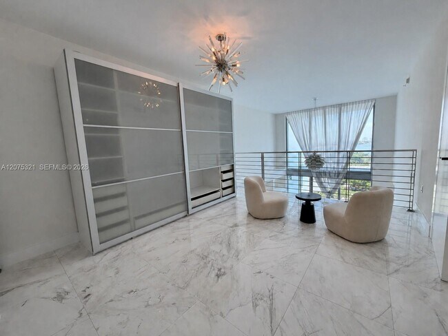 Building Photo - 900 Biscayne Blvd