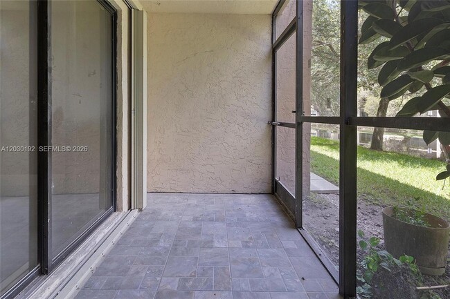 Building Photo - 193 Lakeview Dr
