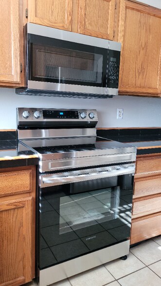 Building Photo - 324 Wright St