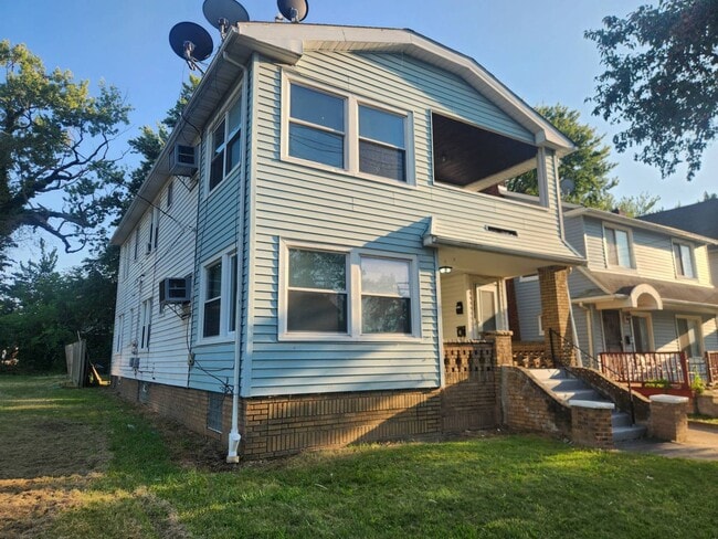 Building Photo - 15816 Grovewood Ave