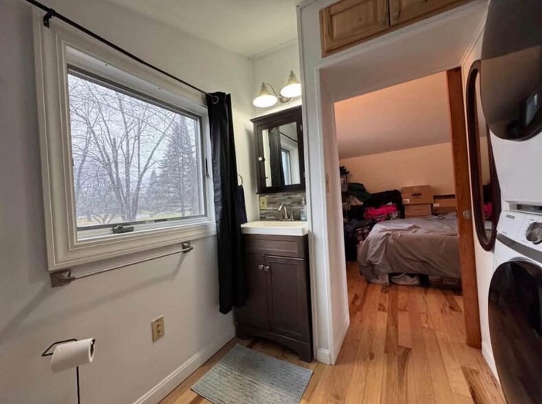 Building Photo - 18 Old Hollis Rd