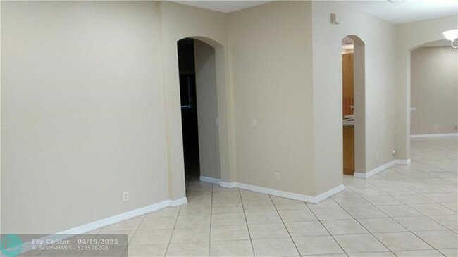 Building Photo - 685 Conservation Dr