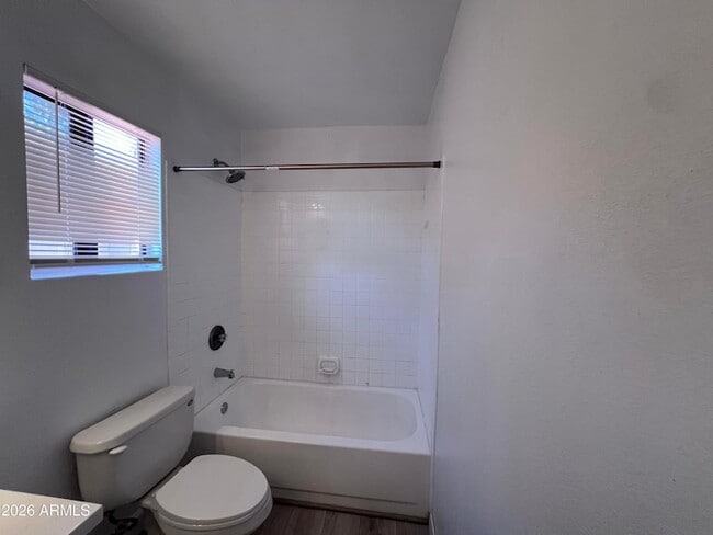 Building Photo - 4568 W Ivanhoe St