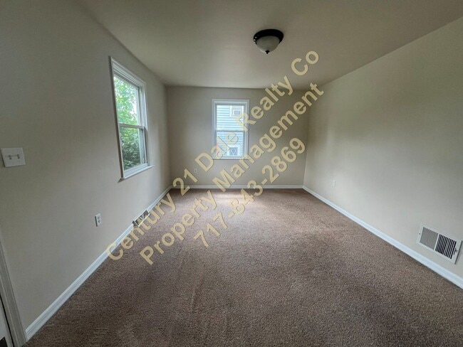 Building Photo - 3 BR, 1.5 baths in Central School District