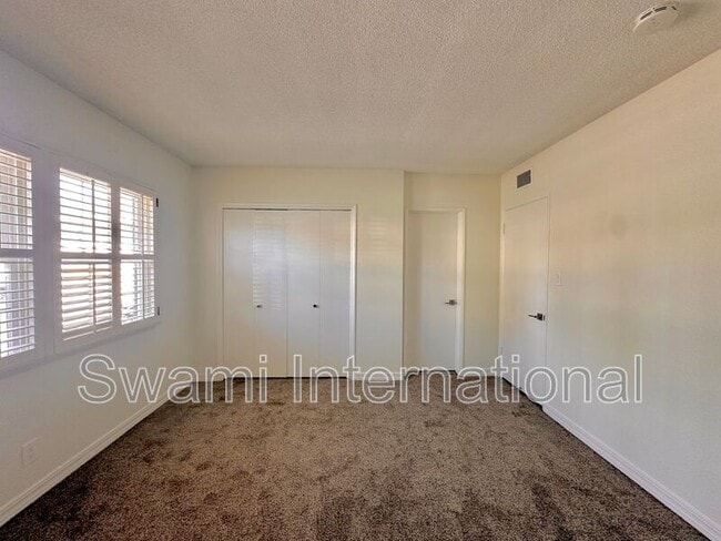 Building Photo - 1820 Avenida Estudiante