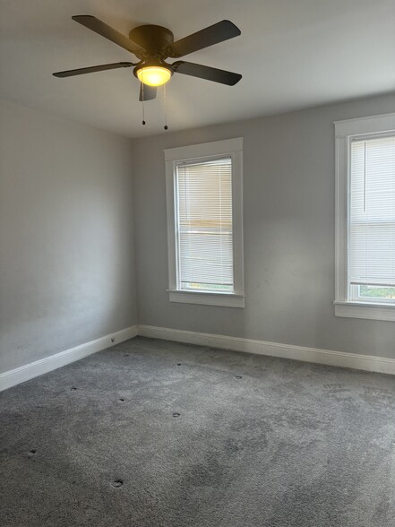 Building Photo - 741 Melville Ave