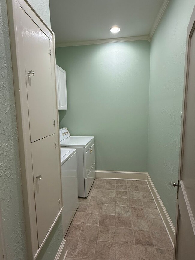 Building Photo - Charming Historic Highland Rental – 3BR, 2...