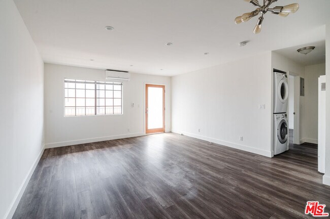 Building Photo - 246 N Coronado St