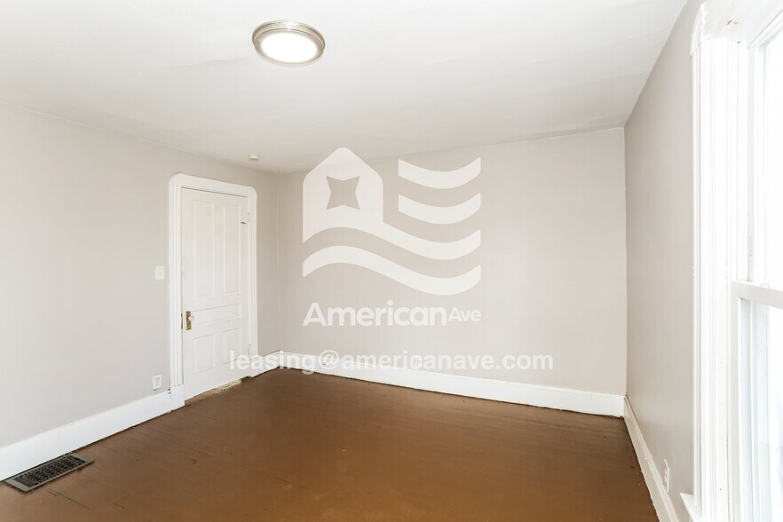 Building Photo - 653 Fairview Ave