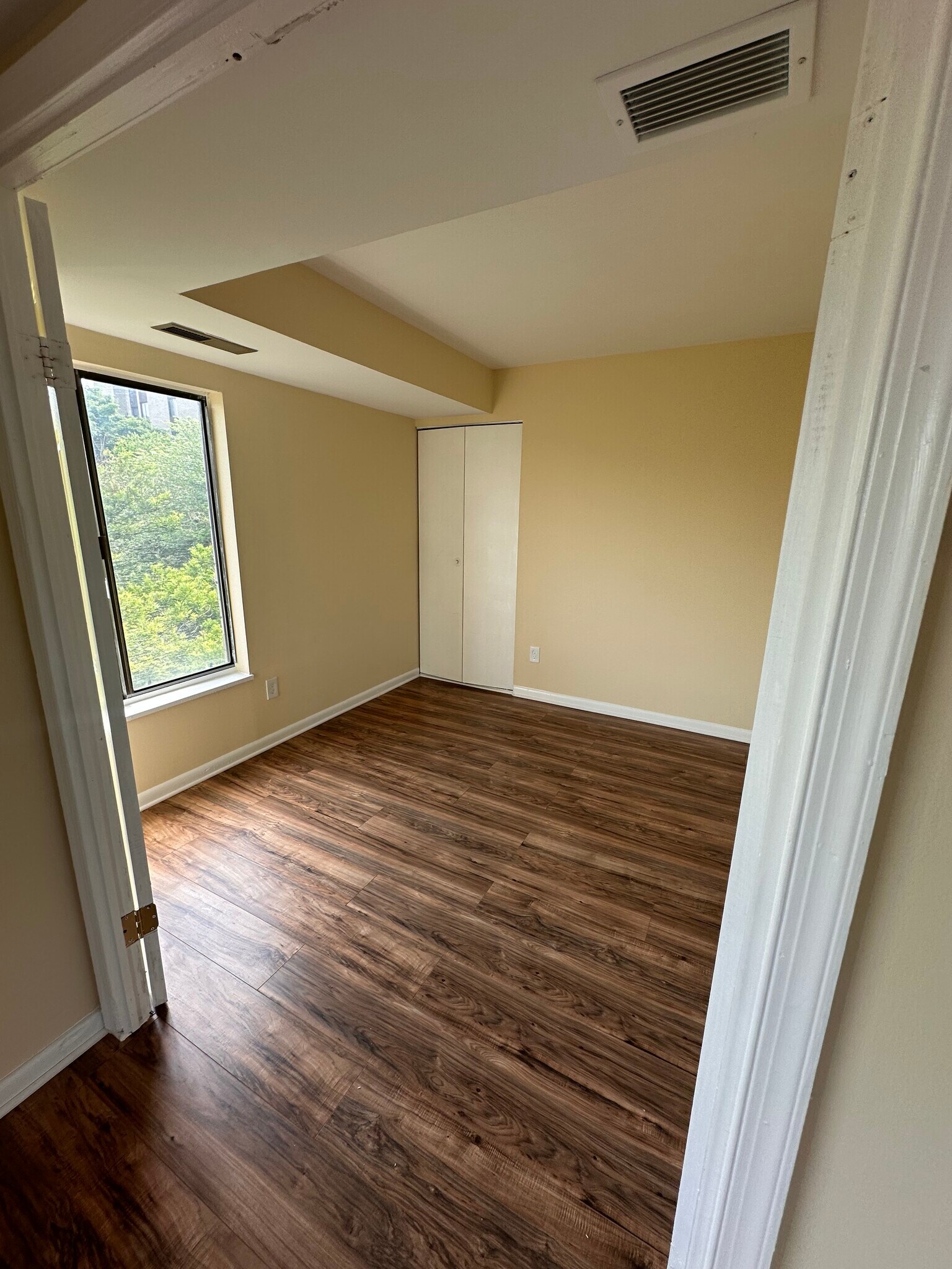 Building Photo - 6001 Arlington Blvd