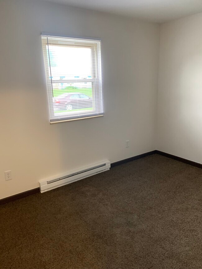 Building Photo - 1665 Churchill Downs Rd