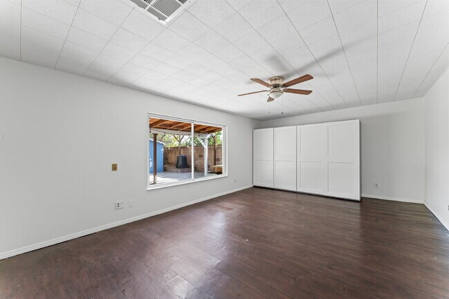 Building Photo - "Charming 3-Bedroom Sylmar Home with Cozy Fireplace and Spacious Living - 1540 Sq Ft of Comfort!"