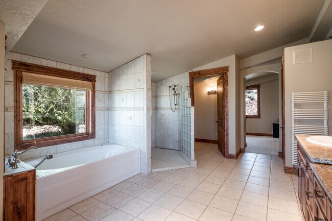 Building Photo - 595 S Foothill Dr