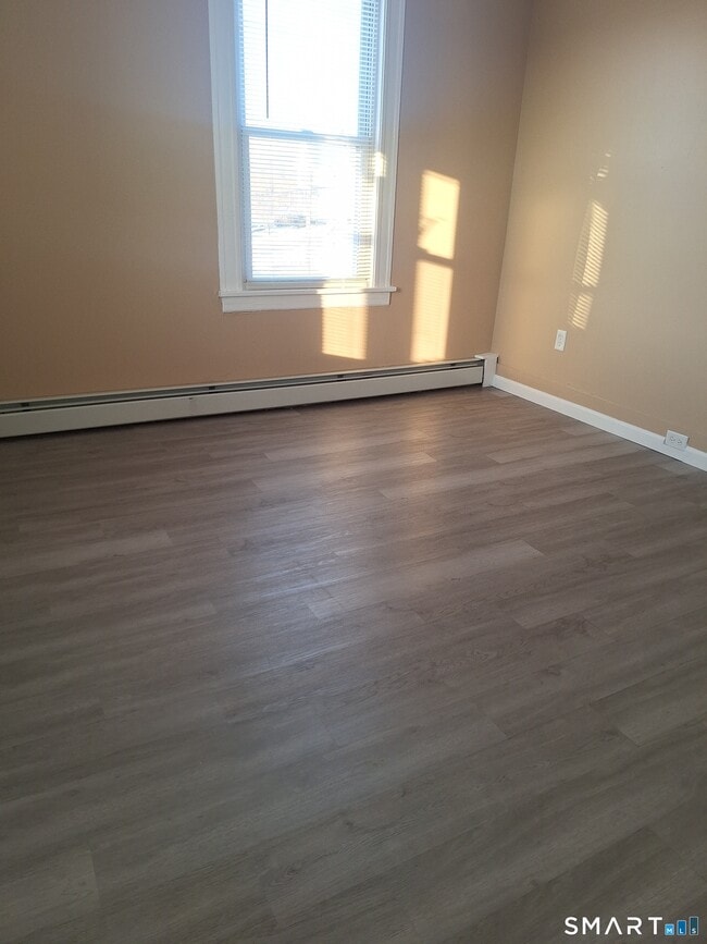 Building Photo - 23 1/2 N Spring St