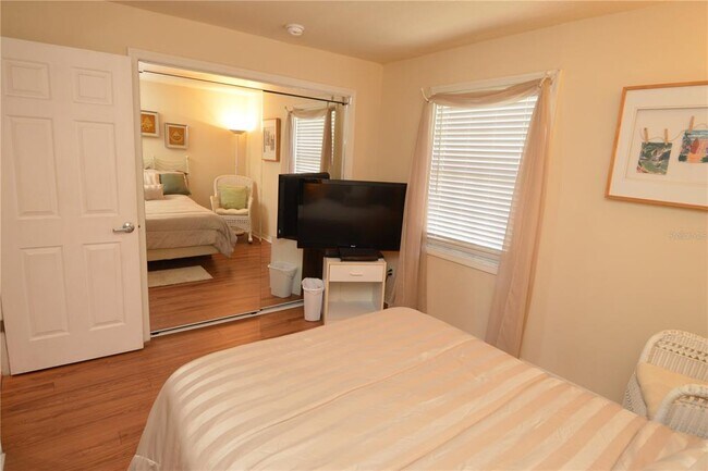 Building Photo - 5245 Coquina Key Dr SE