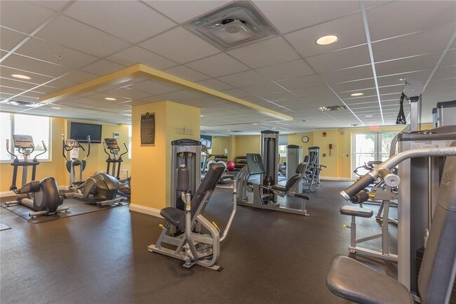 Building Photo - 800 N Tamiami Trl