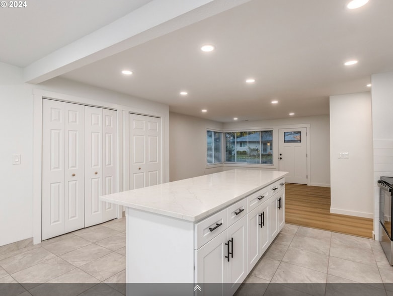 Building Photo - 3805 E 11th St